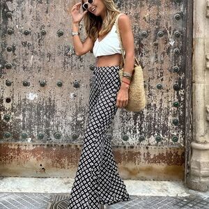 Commense Black/White Geometrical Print Flare Pants Size M. NWT $34